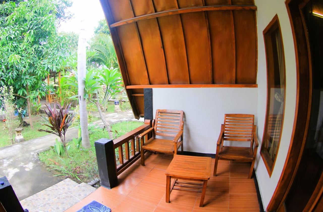 Florine'S Garden Hotel Gili Air Exterior photo