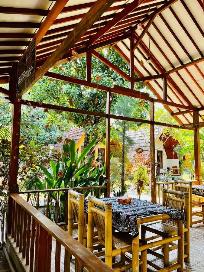 Florine'S Garden Hotel Gili Air Exterior photo