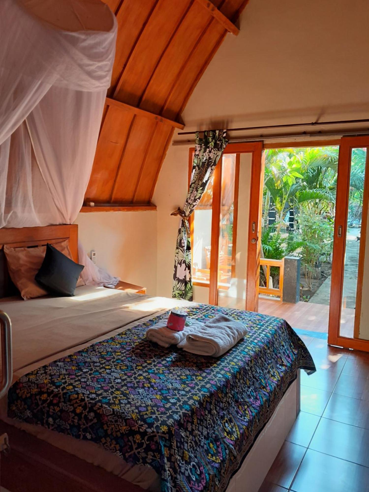 Florine'S Garden Hotel Gili Air Exterior photo