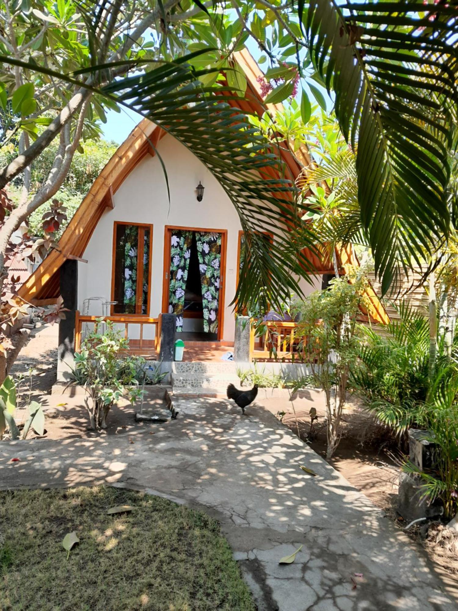 Florine'S Garden Hotel Gili Air Exterior photo